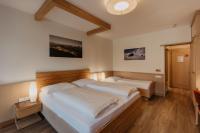 Postel nebo postele na pokoji v ubytování Parkhotel Matrei