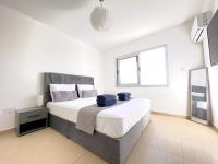 Postel nebo postele na pokoji v ubytování Sunset Pearl Holiday Apt. - Ayia Napa
