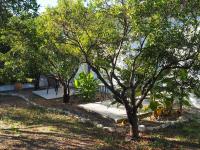 A garden outside Nikos 9