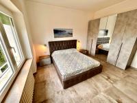 A bed or beds in a room at Bilo Leondino, appartamento moderno al Taunus