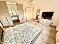 A bed or beds in a room at Bilo Leondino, appartamento moderno al Taunus
