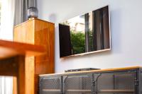 Televízia a/alebo spoločenská miestnosť v ubytovaní River House - J&D Apartamenty