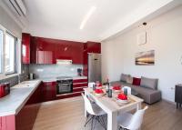 Kuchyň nebo kuchyňský kout v ubytování Ruellia Luxury Apartments