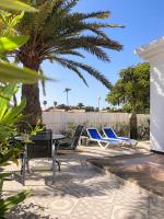 Bazén v ubytování Bungalows Las Almenas nebo v jeho okolí