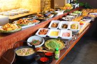 ホテルの敷地内または近くでの食事または食べ物