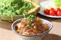 ホテルの敷地内または近くでの食事または食べ物