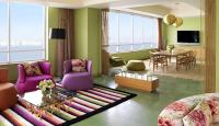 Symphony Style Hotel Kuwaitにあるテレビまたはエンターテインメントセンター