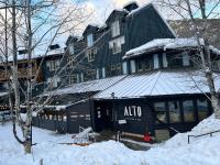 een gebouw in de sneeuw voor een gebouw bij Perfect Ski or Bike in-out Hot Tub Pool in Panorama