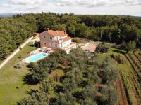 Bazén v ubytovaní Apartment in Tinjan/Istrien 38387 alebo v jeho blízkosti