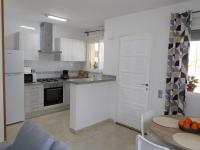 Kuchyň nebo kuchyňský kout v ubytování Casa cerca del mar con piscina privada, wifi, aire opcional, mascotas bienvenidas, playa para perros. - ES-184-55