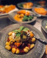 Jídlo v hotelu nebo okolí