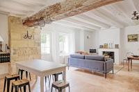 Część wypoczynkowa w obiekcie Domaine La Restrie - L'Atelier de Raphaël