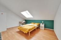 Ein Bett oder Betten in einem Zimmer der Unterkunft Chic and spacious apart with parking in Paris