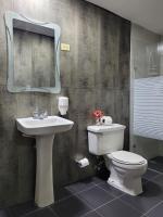 Koupelna v ubytování Hotel Olimpo