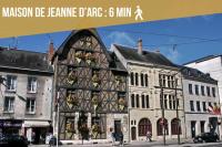 a building on a city street with people walking around it at Le Bourgogne-HyperCentre in Orléans