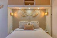 a bedroom with a bed with wings on the wall at La pépite bleue de Nanterre in Nanterre