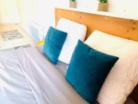 Een bed of bedden in een kamer bij Studio Marseille Delphes - Entr&eacute;e Autonome