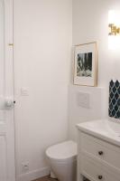 Vonios kambarys apgyvendinimo &#x12F;staigoje Spacious apartment at the foot of Montmartre
