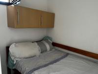 - une petite chambre avec un lit et des placards sur le mur dans l&#39;établissement Appartement Sète, 1 pièce, 4 personnes - FR-1-338-532, à Sète