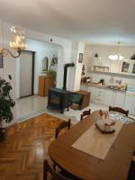 Kuchyňa alebo kuchynka v ubytovaní APARTMAN PAVELIĆ
