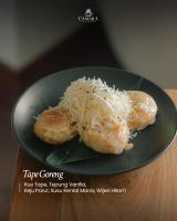 Twee donuts op een bord met kaas erop. bij INDO ALAM RECREATIONAL RESORT in Sindanglaya