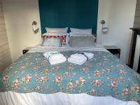 a bed with three folded towels on top of it at La Maison Bizienne Guérande in Guérande