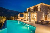 Bazén v ubytovaní Adrias Villa Kefalonia alebo v jeho blízkosti