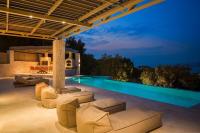 Bazén v ubytovaní Adrias Villa Kefalonia alebo v jeho blízkosti