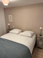 Cama ou camas em um quarto em L&#39;Usine en Provence