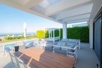 Balkón alebo terasa v ubytovaní Bellevue Villas with private pool