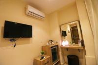 TV a/nebo společenská místnost v ubytování Locanda Pyramids Hotel