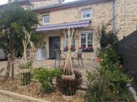 a house with a table and chairs in a garden at Guestroom Arbigny-sous-Varennes, 2 pièces, 4 personnes - FR-1-611-72 