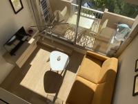 Posedenie v ubytovaní T1 Mezzanine Climatisé avec Parking et Wifi à Balaruc-les-Bains - FR-1-553-215