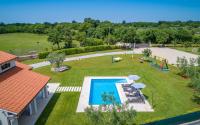 Basen w obiekcie Traumhafte Villa mit privatem Pool, WLAN, Kinderspielplatz und großen Garten mit Grill lub w pobliżu