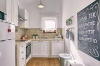 Kuchnia lub aneks kuchenny w obiekcie Traumhafte Villa mit privatem Pool, WLAN, Kinderspielplatz und großen Garten mit Grill