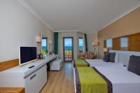 Postel nebo postele na pokoji v ubytování Asteria Family Resort Belek