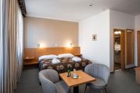 Postel nebo postele na pokoji v ubytování Hotel Galant Mikulov