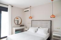 Posteľ alebo postele v izbe v ubytovaní Cos Seafront Apartments