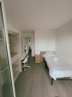 Łóżko lub łóżka w pokoju w obiekcie Appartement Proche U Arena et La Défense