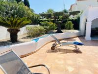Bazén v ubytování Jávea Villa entière piscine et cuisine d'été à pinosol nebo v jeho okolí