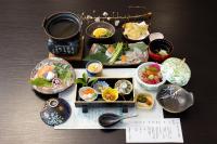 旅館の敷地内または近くでの食事または食べ物