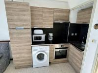 Kuchyňa alebo kuchynka v ubytovaní Appartement 4 pers avec accès direct plage à Argelès-sur-Mer - FR-1-225-750