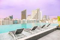 Bazén v ubytování Amethyst Hotel Pattaya nebo v jeho okolí