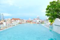 Bazén v ubytování Amethyst Hotel Pattaya nebo v jeho okolí