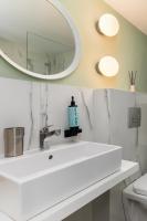 Kúpeľňa v ubytovaní Apollo, Luxe Aristotelous penthouse, city view