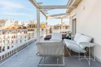 Balkón alebo terasa v ubytovaní Apollo, Luxe Aristotelous penthouse, city view