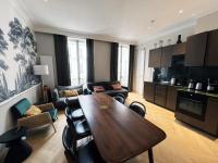 Kuchnia lub aneks kuchenny w obiekcie 141 - Urban Beautiful Flat near Champs-Elysees