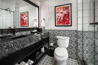 Ein Badezimmer in der Unterkunft Silverton Casino Lodge
