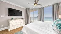 TV&#47;Unterhaltungsangebot in der Unterkunft St Maarten 907 a Newly Renovated Luxury Beach Front 3 Bedroom 9th Floor Private Elevator