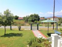 A garden outside Deppy's House κοντά στα λουτρά Πόζαρ